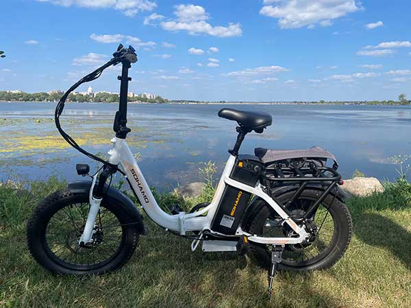 Picture of the Sohamo S3 Ebike in front of a lake